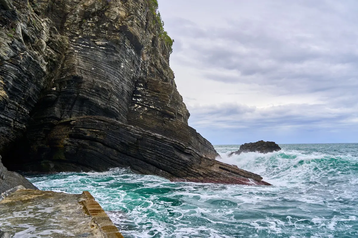 Writing the Weather: How to Describe Rain, Wind and Light in Nature Essays